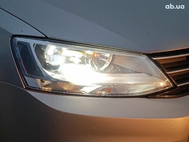 Бежевий Фольксваген Джетта, об'ємом двигуна 1.8 л та пробігом 163 тис. км за 9990 $, фото 5 на Automoto.ua