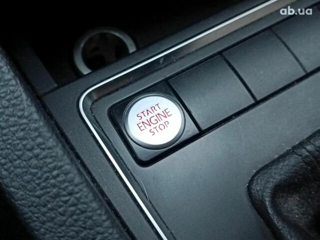 Бежевий Фольксваген Джетта, об'ємом двигуна 1.8 л та пробігом 163 тис. км за 9990 $, фото 29 на Automoto.ua