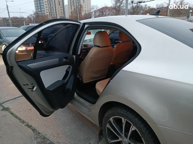 Бежевий Фольксваген Джетта, об'ємом двигуна 1.8 л та пробігом 163 тис. км за 9990 $, фото 13 на Automoto.ua