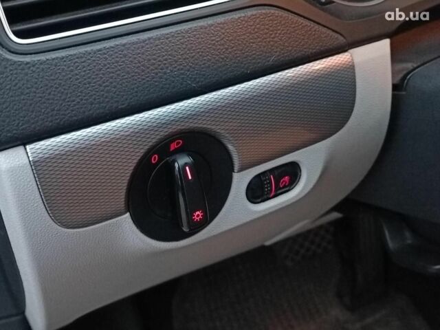 Бежевий Фольксваген Джетта, об'ємом двигуна 1.8 л та пробігом 163 тис. км за 9990 $, фото 22 на Automoto.ua