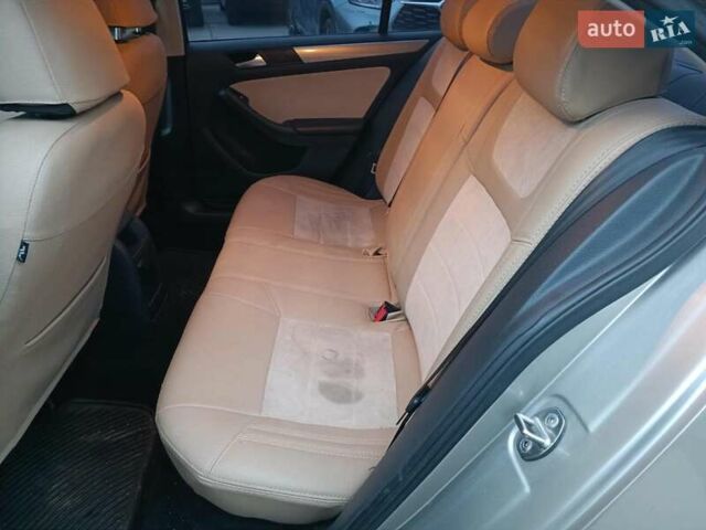 Бежевий Фольксваген Джетта, об'ємом двигуна 1.8 л та пробігом 163 тис. км за 9990 $, фото 13 на Automoto.ua