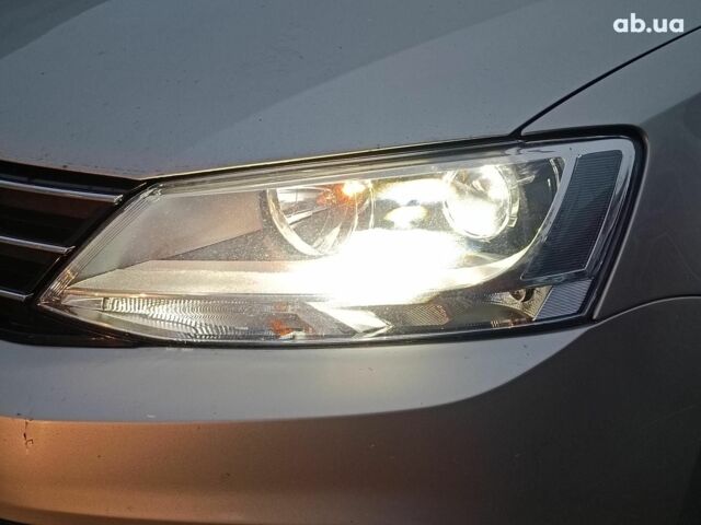 Бежевий Фольксваген Джетта, об'ємом двигуна 1.8 л та пробігом 163 тис. км за 9990 $, фото 4 на Automoto.ua