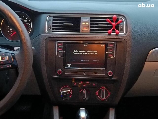 Бежевий Фольксваген Джетта, об'ємом двигуна 1.8 л та пробігом 163 тис. км за 9990 $, фото 16 на Automoto.ua