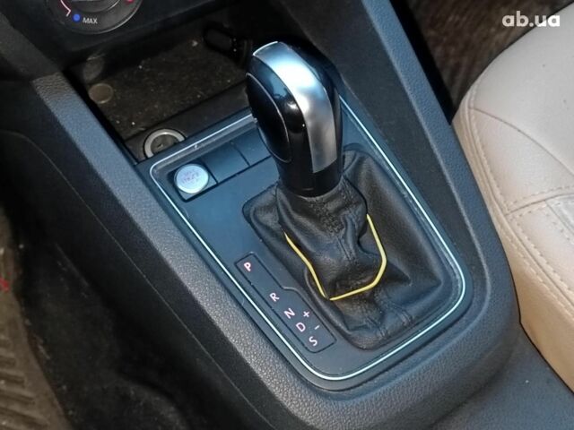 Бежевий Фольксваген Джетта, об'ємом двигуна 1.8 л та пробігом 163 тис. км за 9990 $, фото 27 на Automoto.ua