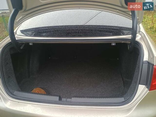 Бежевий Фольксваген Джетта, об'ємом двигуна 1.8 л та пробігом 243 тис. км за 7950 $, фото 6 на Automoto.ua