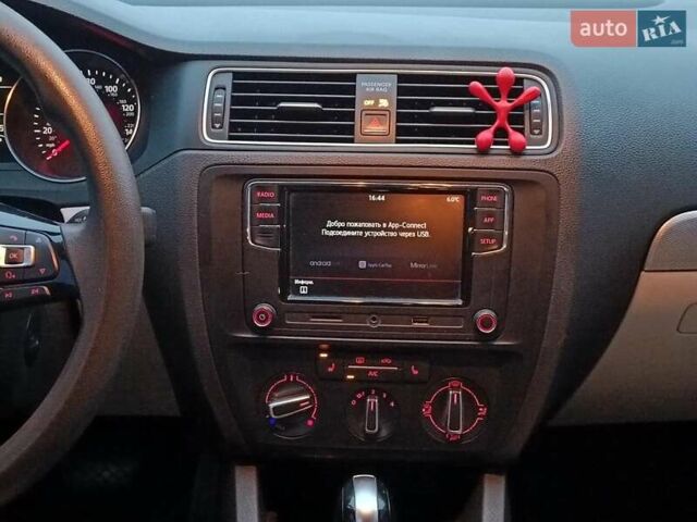 Бежевий Фольксваген Джетта, об'ємом двигуна 1.8 л та пробігом 163 тис. км за 9990 $, фото 17 на Automoto.ua