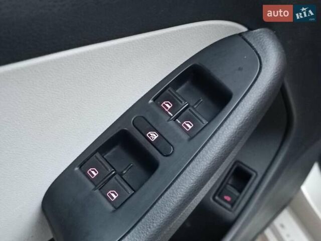 Бежевий Фольксваген Джетта, об'ємом двигуна 1.8 л та пробігом 163 тис. км за 9990 $, фото 21 на Automoto.ua