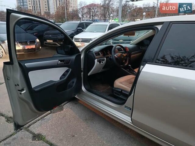 Бежевий Фольксваген Джетта, об'ємом двигуна 1.8 л та пробігом 163 тис. км за 9990 $, фото 18 на Automoto.ua