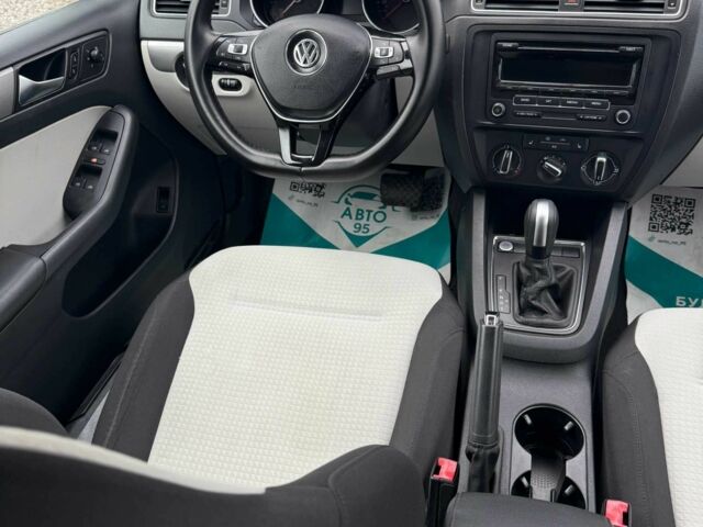 Бежевый Фольксваген Джетта, объемом двигателя 1.8 л и пробегом 204 тыс. км за 8900 $, фото 3 на Automoto.ua