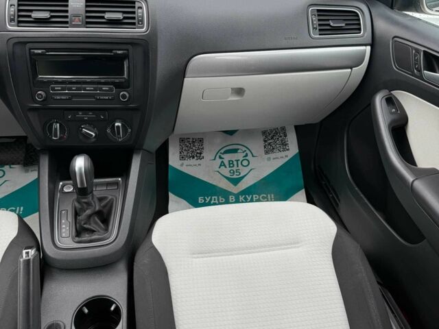 Бежевый Фольксваген Джетта, объемом двигателя 1.8 л и пробегом 204 тыс. км за 8900 $, фото 6 на Automoto.ua