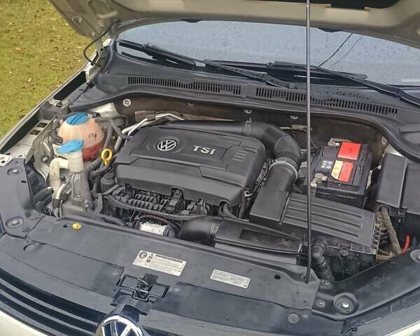 Бежевий Фольксваген Джетта, об'ємом двигуна 1.8 л та пробігом 243 тис. км за 7950 $, фото 5 на Automoto.ua