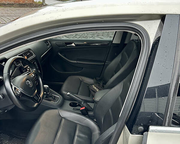 Бежевий Фольксваген Джетта, об'ємом двигуна 1.97 л та пробігом 99 тис. км за 12800 $, фото 7 на Automoto.ua