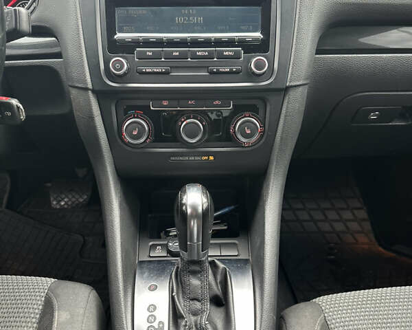 Бежевий Фольксваген Джетта, об'ємом двигуна 2.48 л та пробігом 220 тис. км за 7200 $, фото 8 на Automoto.ua