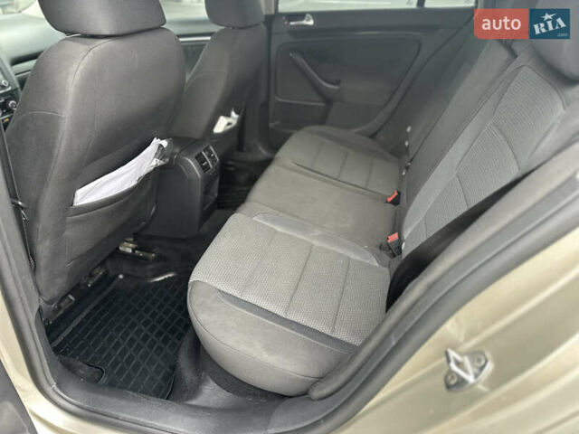 Бежевий Фольксваген Джетта, об'ємом двигуна 2.48 л та пробігом 220 тис. км за 7200 $, фото 6 на Automoto.ua