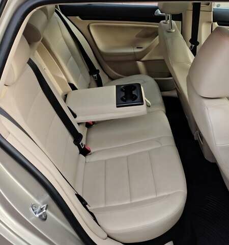 Бежевый Фольксваген Джетта, объемом двигателя 2.48 л и пробегом 254 тыс. км за 8299 $, фото 9 на Automoto.ua