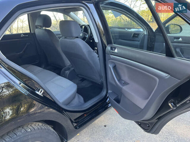 Черный Фольксваген Джетта, объемом двигателя 1.6 л и пробегом 197 тыс. км за 6100 $, фото 17 на Automoto.ua