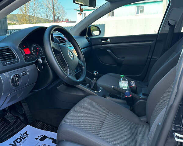 Черный Фольксваген Джетта, объемом двигателя 1.6 л и пробегом 224 тыс. км за 5499 $, фото 12 на Automoto.ua