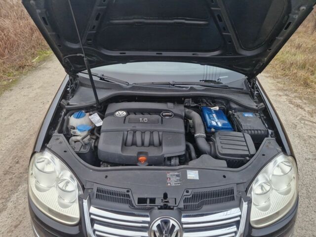 Черный Фольксваген Джетта, объемом двигателя 1.6 л и пробегом 154 тыс. км за 5999 $, фото 18 на Automoto.ua