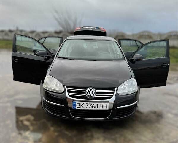 Черный Фольксваген Джетта, объемом двигателя 1.6 л и пробегом 282 тыс. км за 4500 $, фото 2 на Automoto.ua