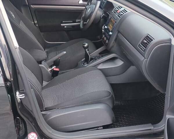 Черный Фольксваген Джетта, объемом двигателя 1.6 л и пробегом 210 тыс. км за 5700 $, фото 7 на Automoto.ua