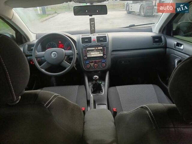 Черный Фольксваген Джетта, объемом двигателя 1.6 л и пробегом 210 тыс. км за 5700 $, фото 5 на Automoto.ua