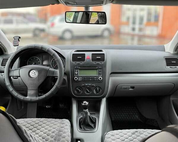 Черный Фольксваген Джетта, объемом двигателя 1.6 л и пробегом 282 тыс. км за 4500 $, фото 9 на Automoto.ua