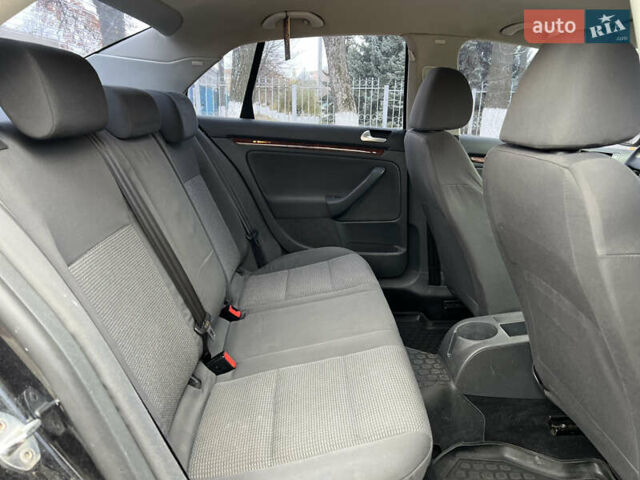 Черный Фольксваген Джетта, объемом двигателя 1.6 л и пробегом 195 тыс. км за 5400 $, фото 9 на Automoto.ua