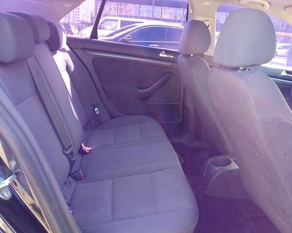 Черный Фольксваген Джетта, объемом двигателя 1.6 л и пробегом 235 тыс. км за 5500 $, фото 7 на Automoto.ua