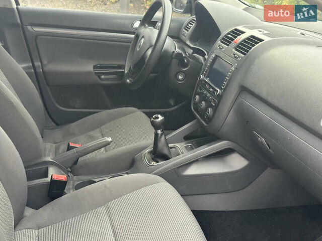 Черный Фольксваген Джетта, объемом двигателя 1.6 л и пробегом 270 тыс. км за 4700 $, фото 6 на Automoto.ua