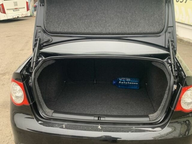 Чорний Фольксваген Джетта, об'ємом двигуна 1.6 л та пробігом 250 тис. км за 5999 $, фото 5 на Automoto.ua