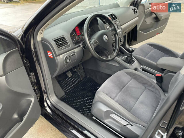 Чорний Фольксваген Джетта, об'ємом двигуна 1.6 л та пробігом 216 тис. км за 5950 $, фото 20 на Automoto.ua