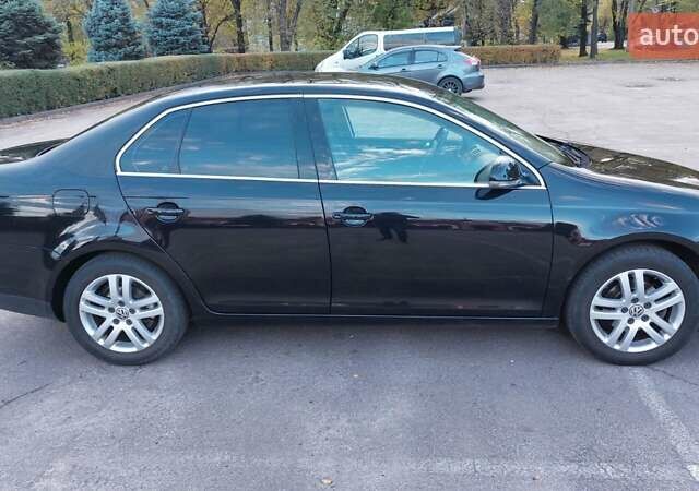 Черный Фольксваген Джетта, объемом двигателя 1.6 л и пробегом 199 тыс. км за 6000 $, фото 1 на Automoto.ua