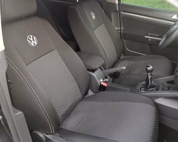 Черный Фольксваген Джетта, объемом двигателя 1.6 л и пробегом 210 тыс. км за 5700 $, фото 4 на Automoto.ua