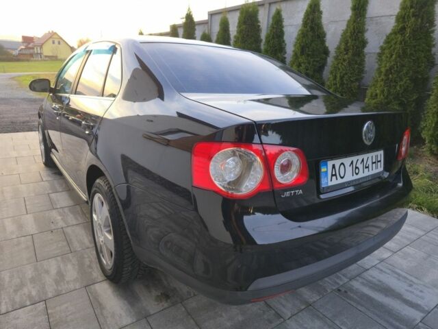 Черный Фольксваген Джетта, объемом двигателя 1.6 л и пробегом 235 тыс. км за 5500 $, фото 4 на Automoto.ua