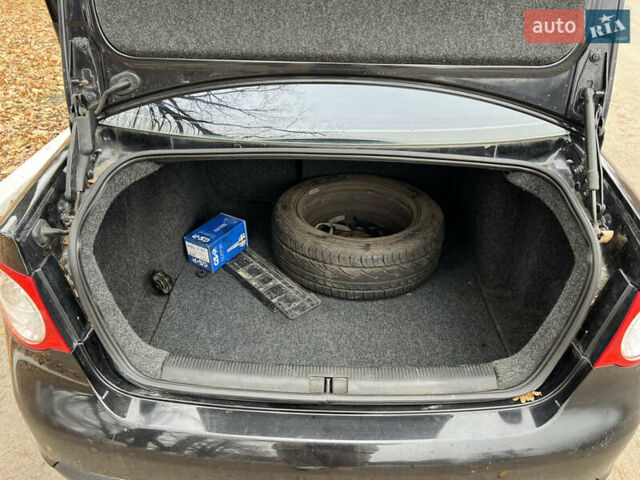 Черный Фольксваген Джетта, объемом двигателя 1.6 л и пробегом 195 тыс. км за 5400 $, фото 13 на Automoto.ua