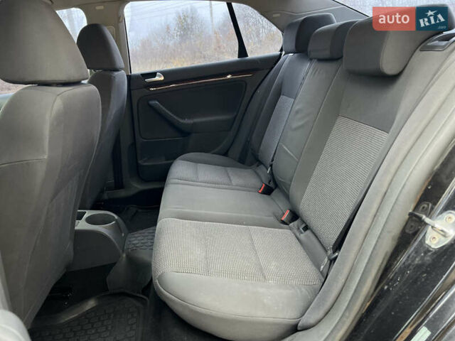 Черный Фольксваген Джетта, объемом двигателя 1.6 л и пробегом 195 тыс. км за 5400 $, фото 11 на Automoto.ua