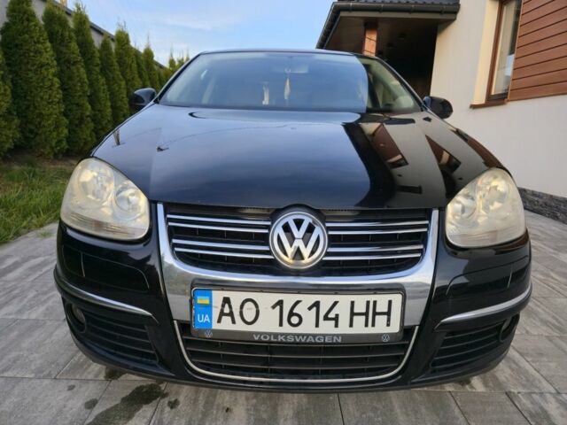 Черный Фольксваген Джетта, объемом двигателя 1.6 л и пробегом 235 тыс. км за 5500 $, фото 2 на Automoto.ua