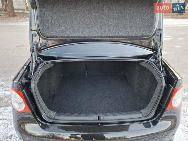 Черный Фольксваген Джетта, объемом двигателя 1.6 л и пробегом 205 тыс. км за 6400 $, фото 38 на Automoto.ua