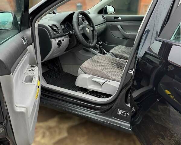 Черный Фольксваген Джетта, объемом двигателя 1.6 л и пробегом 282 тыс. км за 4500 $, фото 6 на Automoto.ua