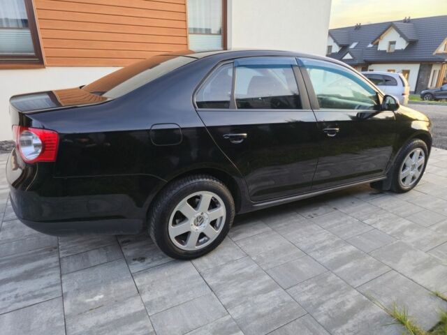 Черный Фольксваген Джетта, объемом двигателя 1.6 л и пробегом 235 тыс. км за 5500 $, фото 6 на Automoto.ua