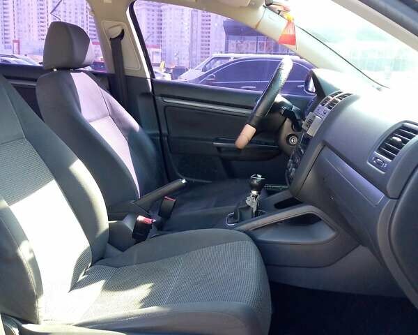 Черный Фольксваген Джетта, объемом двигателя 1.6 л и пробегом 235 тыс. км за 5500 $, фото 6 на Automoto.ua