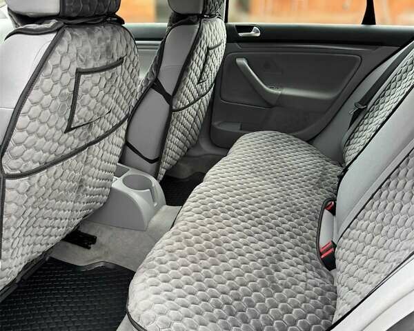 Черный Фольксваген Джетта, объемом двигателя 1.6 л и пробегом 282 тыс. км за 4500 $, фото 7 на Automoto.ua