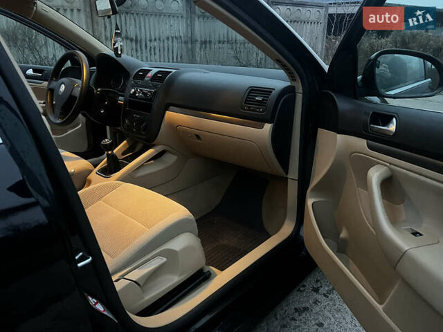 Черный Фольксваген Джетта, объемом двигателя 1.6 л и пробегом 202 тыс. км за 5200 $, фото 9 на Automoto.ua