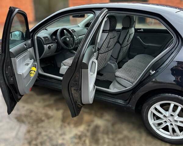 Черный Фольксваген Джетта, объемом двигателя 1.6 л и пробегом 282 тыс. км за 4500 $, фото 5 на Automoto.ua