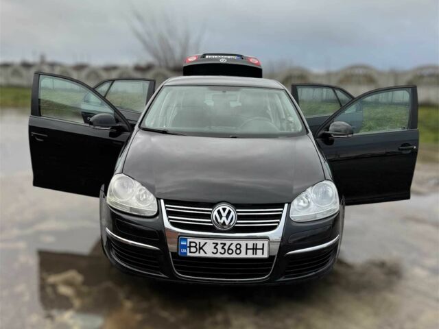 Черный Фольксваген Джетта, объемом двигателя 1.6 л и пробегом 282 тыс. км за 4500 $, фото 3 на Automoto.ua