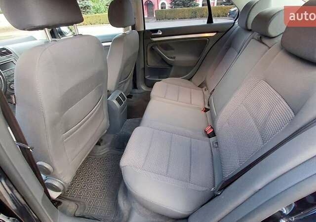 Черный Фольксваген Джетта, объемом двигателя 1.6 л и пробегом 199 тыс. км за 6000 $, фото 11 на Automoto.ua