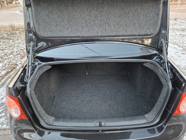 Черный Фольксваген Джетта, объемом двигателя 1.6 л и пробегом 205 тыс. км за 6400 $, фото 23 на Automoto.ua