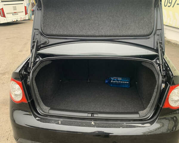 Чорний Фольксваген Джетта, об'ємом двигуна 1.6 л та пробігом 250 тис. км за 6400 $, фото 6 на Automoto.ua