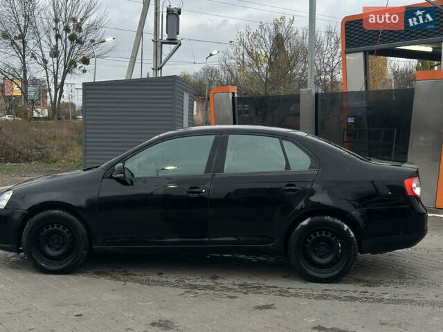 Черный Фольксваген Джетта, объемом двигателя 1.6 л и пробегом 270 тыс. км за 4700 $, фото 2 на Automoto.ua