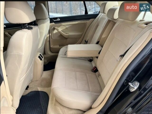 Чорний Фольксваген Джетта, об'ємом двигуна 1.6 л та пробігом 200 тис. км за 4900 $, фото 5 на Automoto.ua